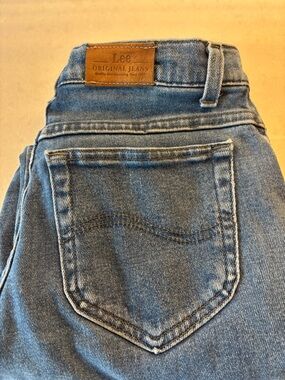 2 for $16- Lees Denim-Vintage Woman-Lazy S Stitching on Rear Pockets-High Waist
